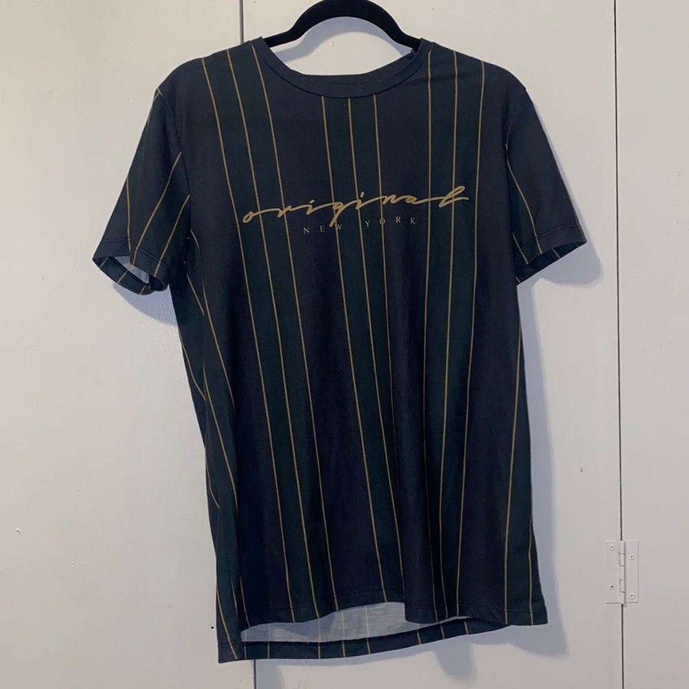 Men’s vertical stripe tshirt